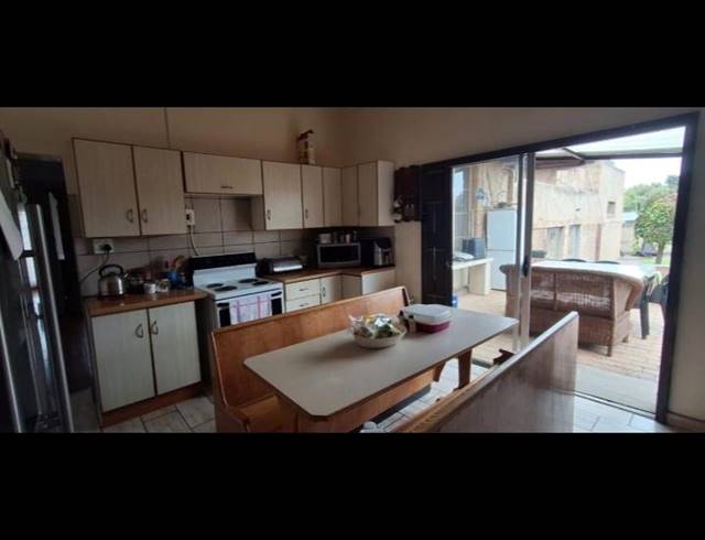 3 BEDROOM HOUSE FOR SALE IN PRIMROSE